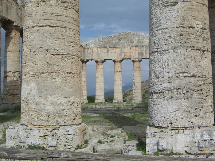 Interno del tempio di Segesta